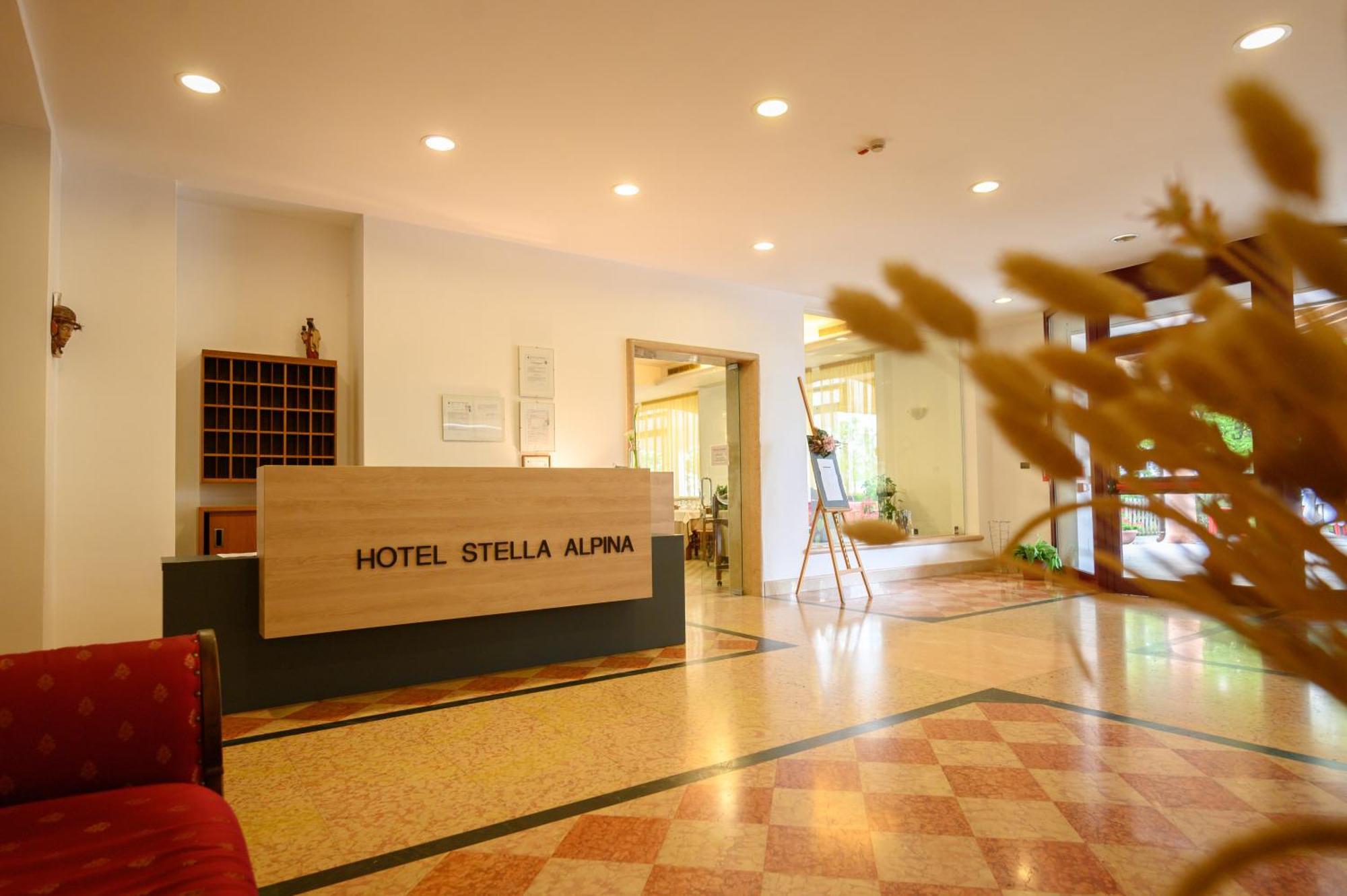 Hotel Stella Alpina Spiazzi Di Caprino Exterior photo